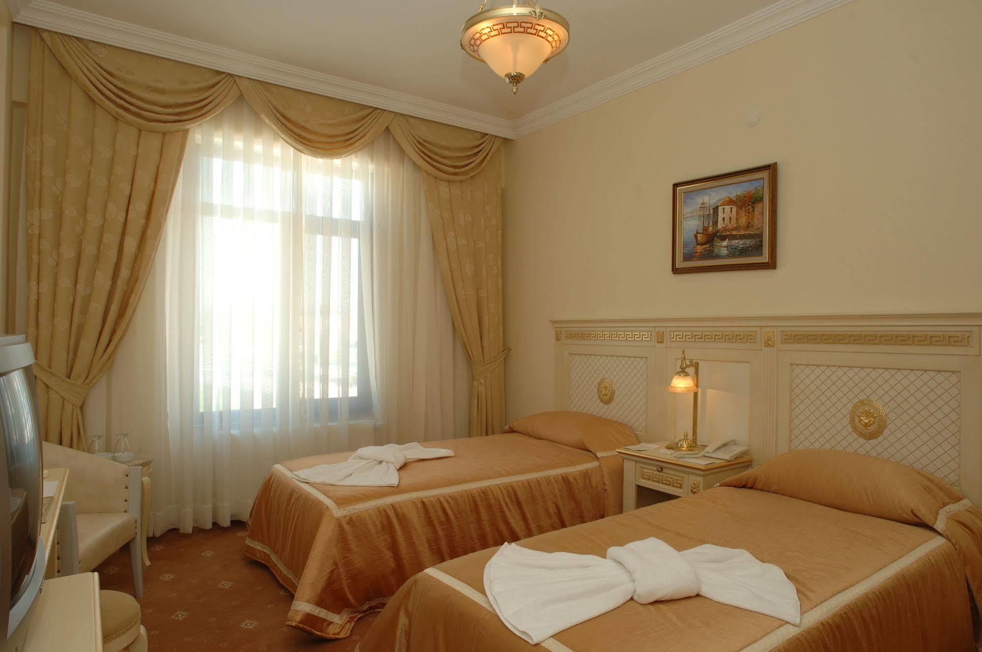 Gure Saruhan Thermal Akçay Buitenkant foto