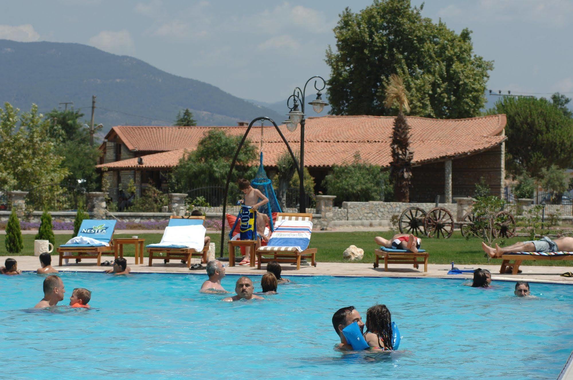 Gure Saruhan Thermal Akçay Buitenkant foto