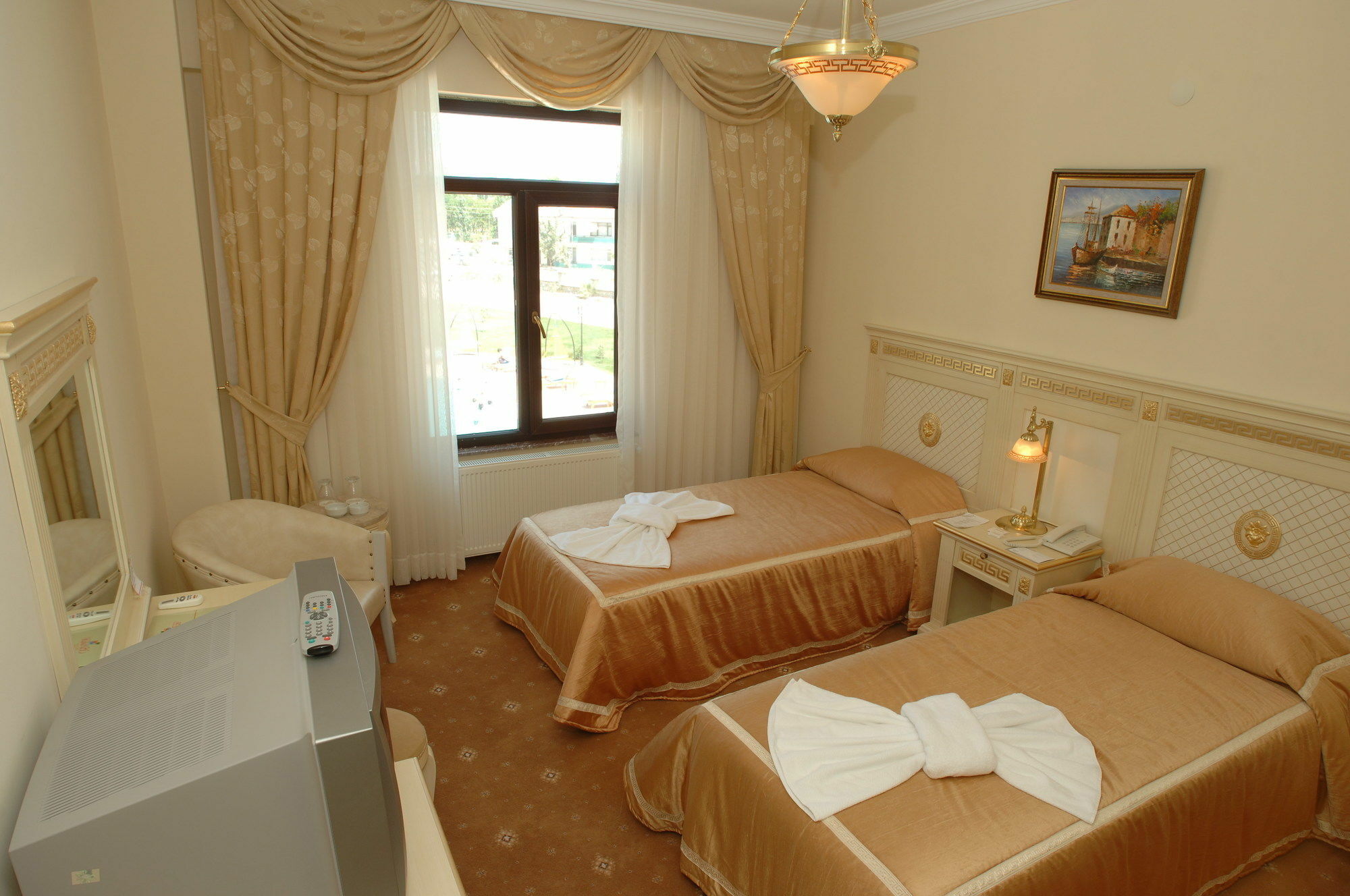 Gure Saruhan Thermal Akçay Buitenkant foto